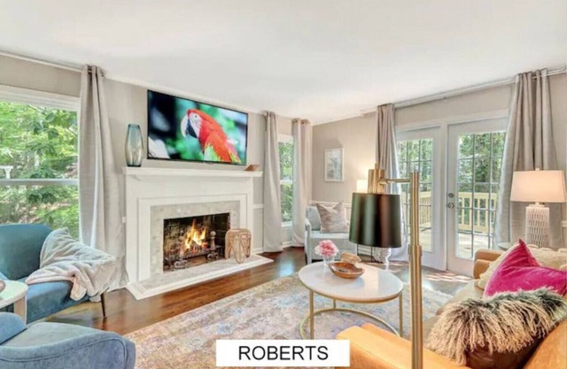 ATH - Sleeps 6 - 3 Beds Pet Friendly and fenced - Roberts