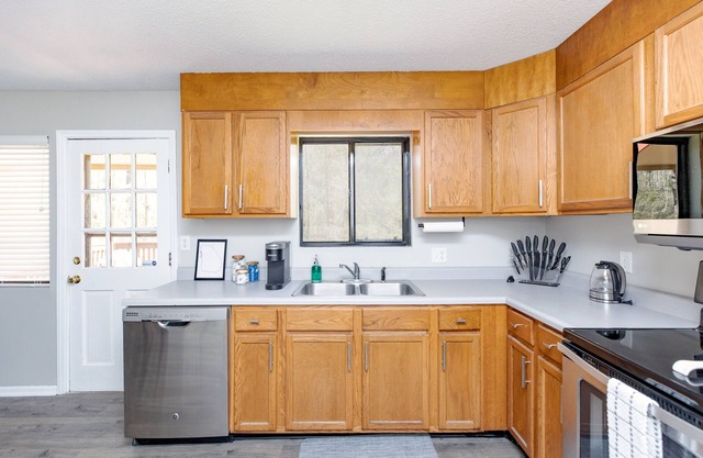 AtHome+1 Stay | Perry AG Center | 3BR Fenced Yard