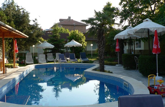 Atlantic Complex is set in Ravda, 500 meters away from the beach.