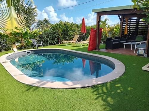 Au cœur du papillon piscine collective en famille