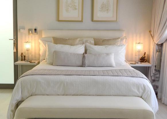 Augusta Palms - White Room