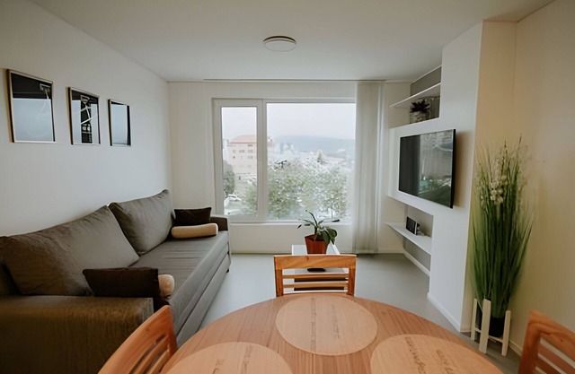 Aunaisin- Amazing centrally located apartment with unique view