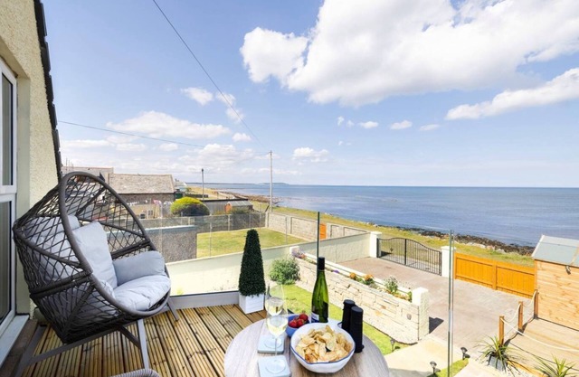 Aurora House: Home on the Coast w/Hot tub! Pet Friendly!