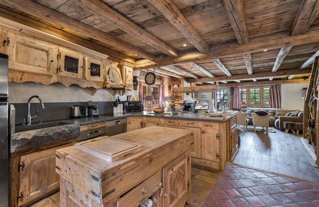 Authentic Chalet with Jacuzzi and Sauna, Near Ski Lift in Méribel