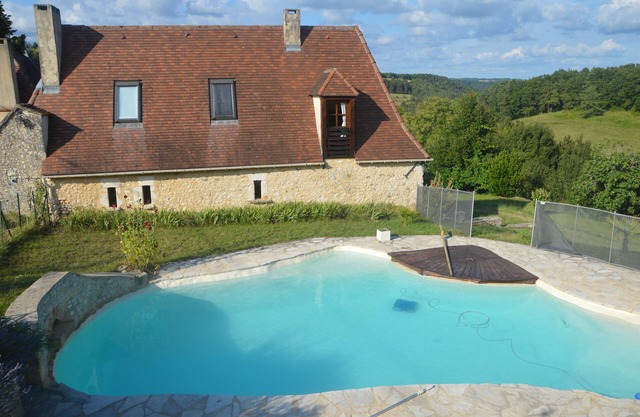 Authentic charm in Périgord, quiet with swimming pool