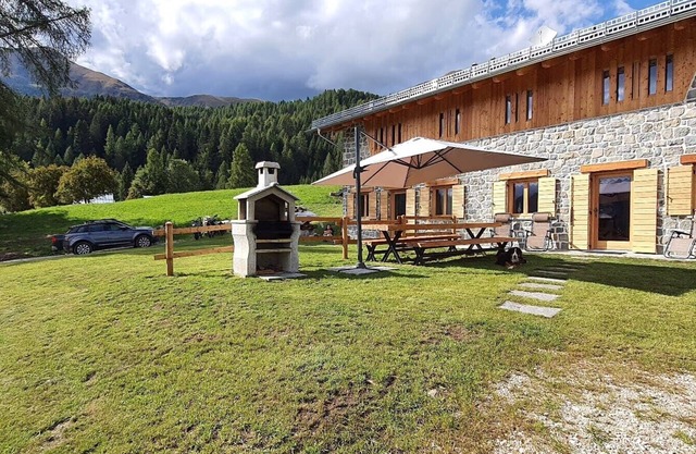 Authentic wooden chalet with panorama, fireplace and alpine flair