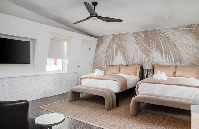 Aviles Double Full- 5 min walk to beach!