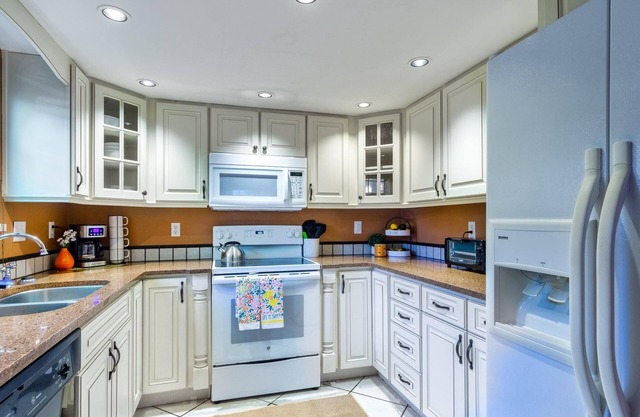 ~Avondale Aviary Sleeps 6 8 Miles to Stadium~