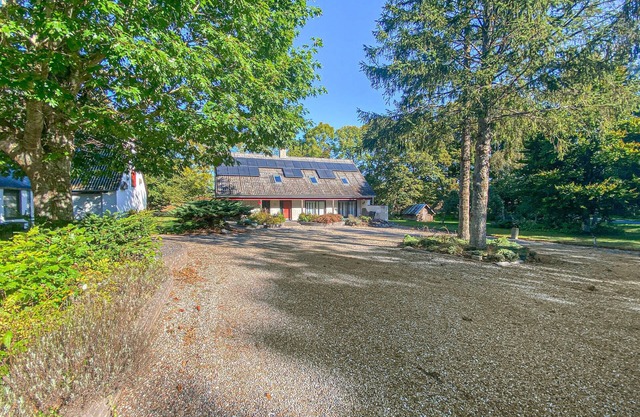 Awesome home in Allingåbro with WiFi