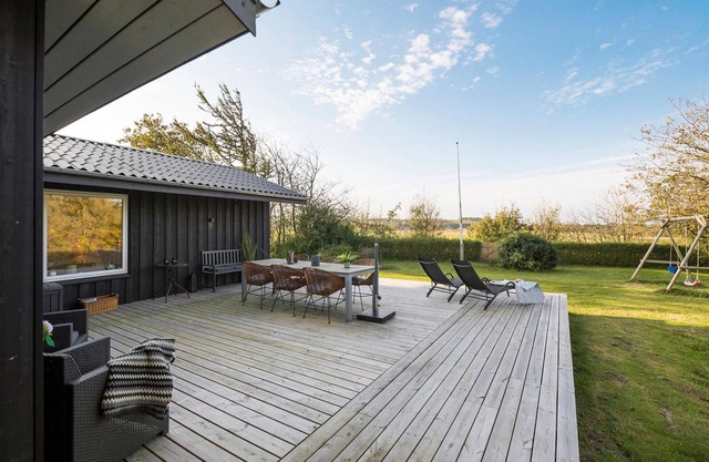 Awesome home in Løgstør with WiFi