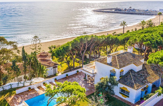 Awesome home in Marbella with WiFi