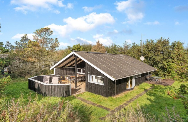 Awesome home in Oksbøl with sauna