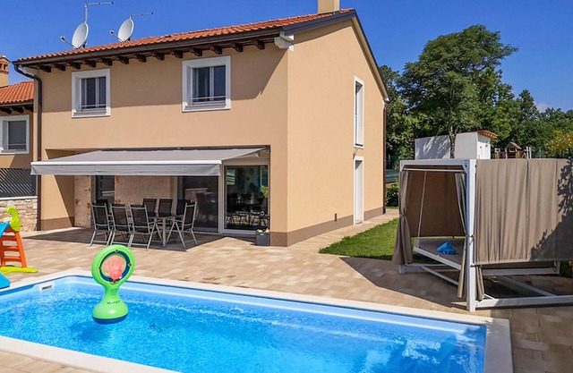 Awesome home in Putini