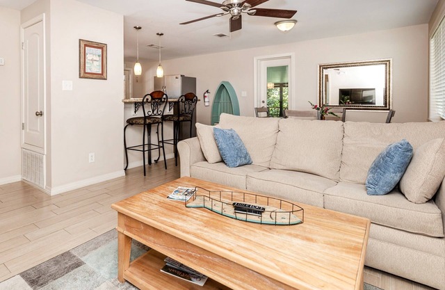 Azalea Cottage - 3 blocks to beach & downtown! Ocean Springs perfect location!