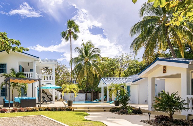 AZUL VISTA VILLAS a private tropical estate with a fabulous pool for 12+ people!