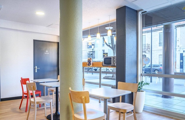 B&B HOTEL Nîmes Centre