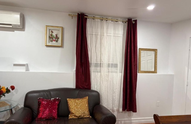 Bachelor and Double room in Bedford, Halifax