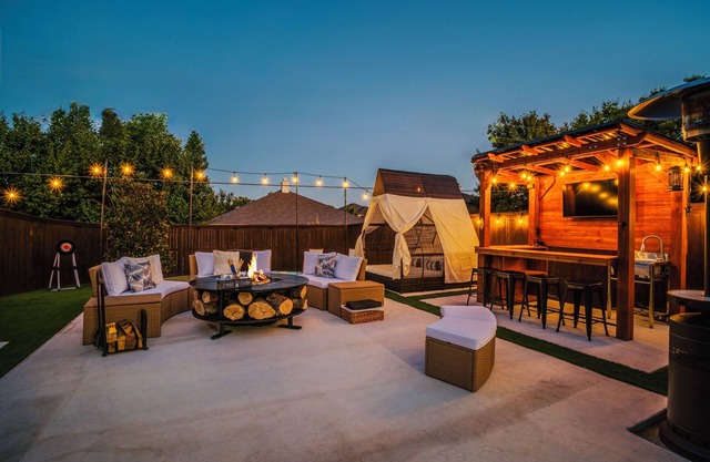 Backyard Bliss in McKinney – Fire Pit, Hot Tub & Lounge Area