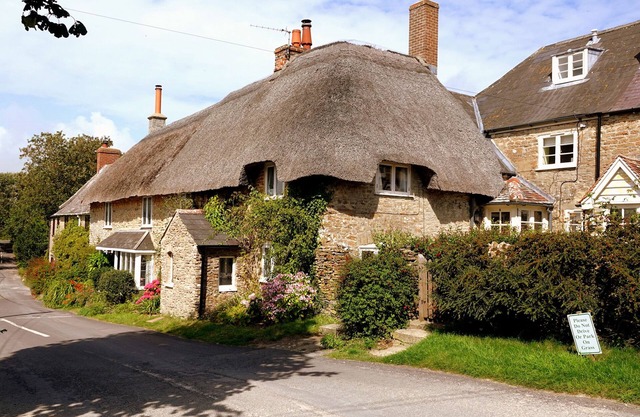BADGERS COTTAGE, pet friendly, with open fire in Chickerell