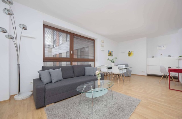 Bagno 2 Warsaw | Spacious and Bright Apartment | Parking | Workspace | City Cent