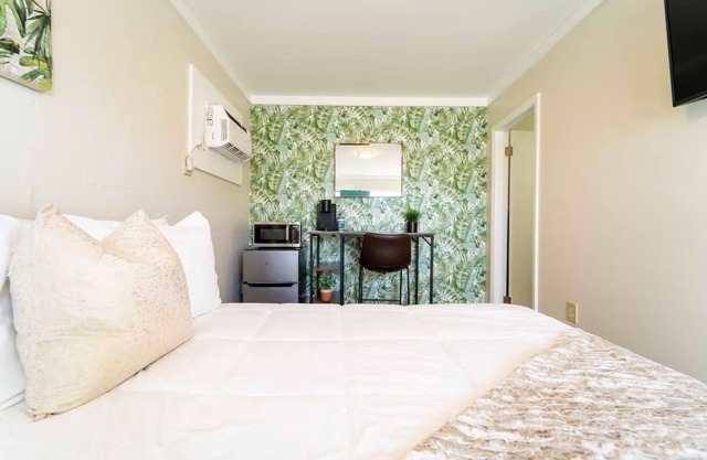 Bahama Breeze | Play in the Sand, not snow!