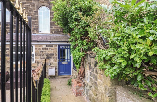 BAHT'AT COTTAGE, pet friendly in Burley In Wharfedale