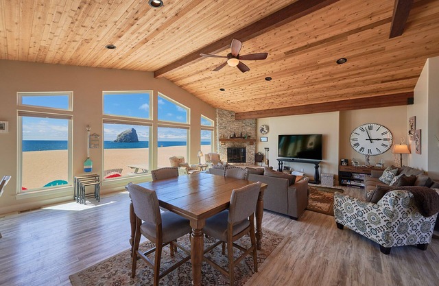 Bailey's Place #173 - luxury oceanfront with views and direct beach access. 4.5 baths.