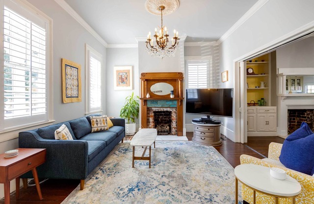 Balcony, Garden & Grill: Historic Savannah Home!