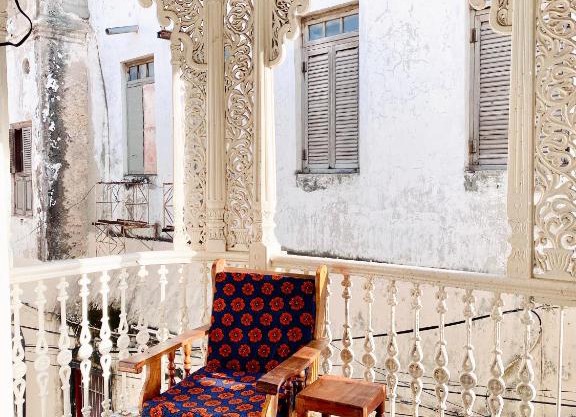 Balcony House