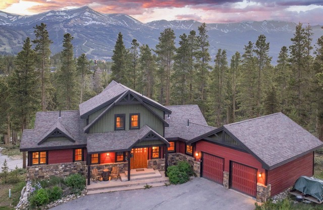 Baldy Ridge Chalet: Beat the Heat! Pup-Friendly, Hot Tub, Game Room & Views
