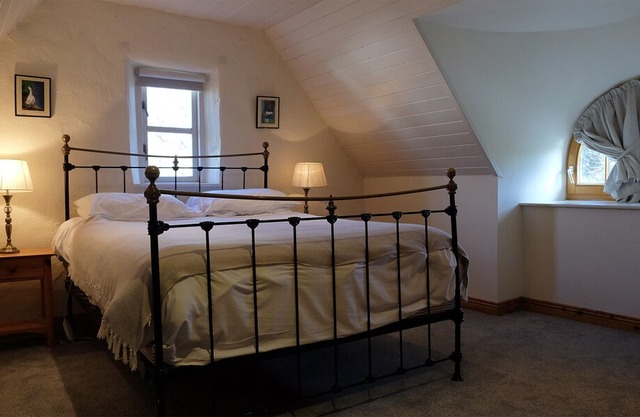 Ballyvaughan Cottage No 6 - a bungalow that sleeps 7 guests in 3 bedrooms