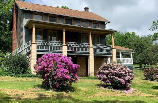 Baneberry Meadows Farmhouse