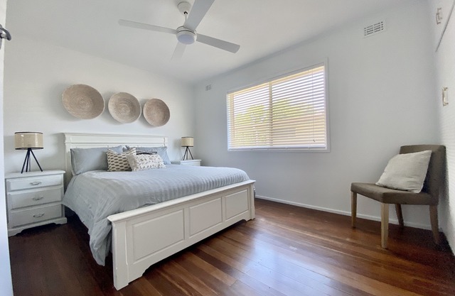 Barefoot & Beachy! Pet friendly 4 bedroom beach house sleeps up to 11