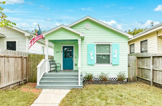 Barefoot Coastal Cottage