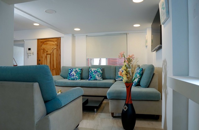 BARELEN HOUSE, SALINAS