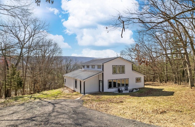 Barn with Barrel Sauna, Views, King Bed & Wi-Fi, Dog friendly