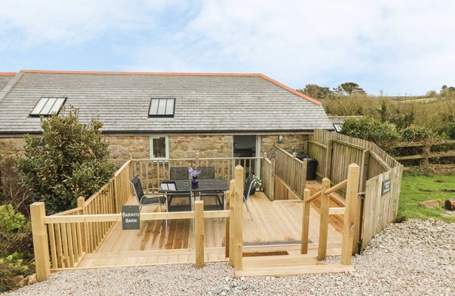 BARNEYS BARN, family friendly, with a garden in Penzance