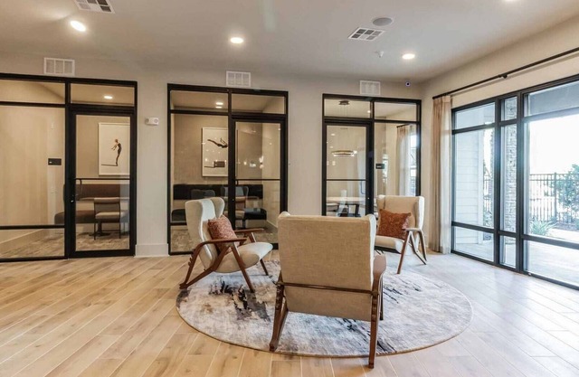 Barsala l Stunning 2BD, Pool & Fitness Center