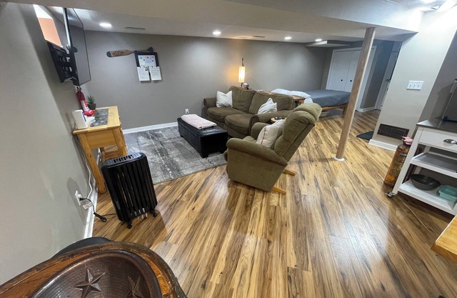 Basement guest suite in a quiet home. Safe and family friendly neighborhood