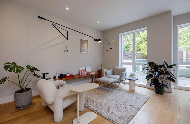 Basilica Mews, by Veeve