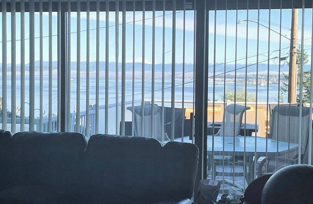 Bay and Mt View from Beautiful Darlington Lane - Deck w/BBQ, fire pit, hot tub.