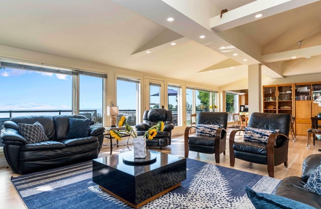 Bayfield Lakefront Retreat Sunset Hot Tub Sleeps 10