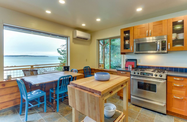 Bayfront home on Oak Bay with fireplace, beachfront, & outdoor dining