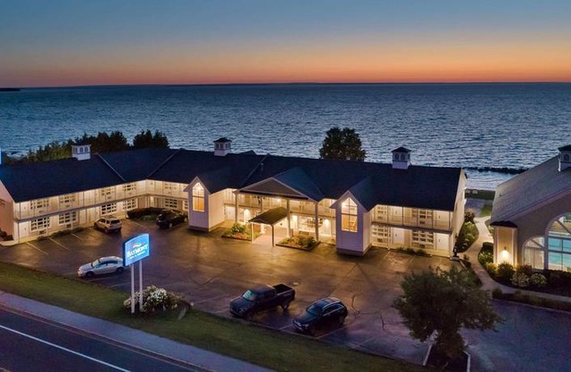 Baymont by Wyndham St Ignace Lakefront