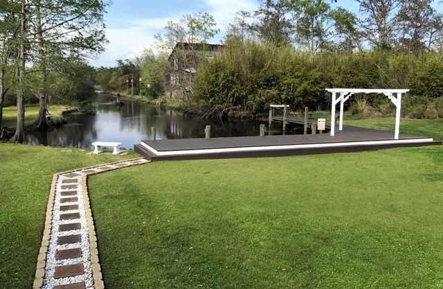 Bayou Waterfront Getaway in Luxury- 25 Min to New Orleans