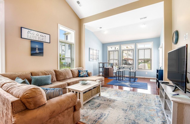 Bayside Resort Home w/Shared Pool, High-Speed WiFi, Central AC, & Washer/Dryer