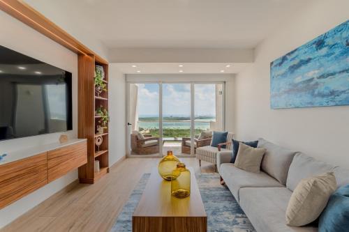BAYSlDE- Exclusive 2 BDR by Casa Paraiso