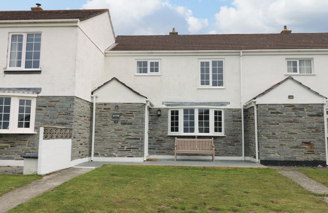 BAYVIEW, pet friendly in Watergate Bay