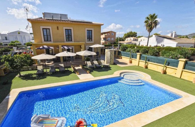 Beautiful Villa with pool near the beach 8 guests