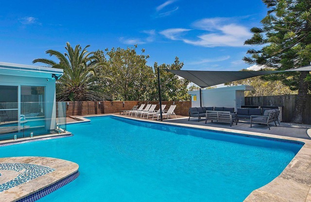 Beach Breeze - Forresters Beach